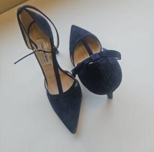 Saks Fifth Avenue TSTRAP Dark Blue Heels navy 7.5 Or 7 Suede